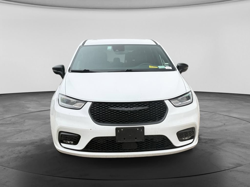 Used 2024 Chrysler Pacifica Limited FWD image 3