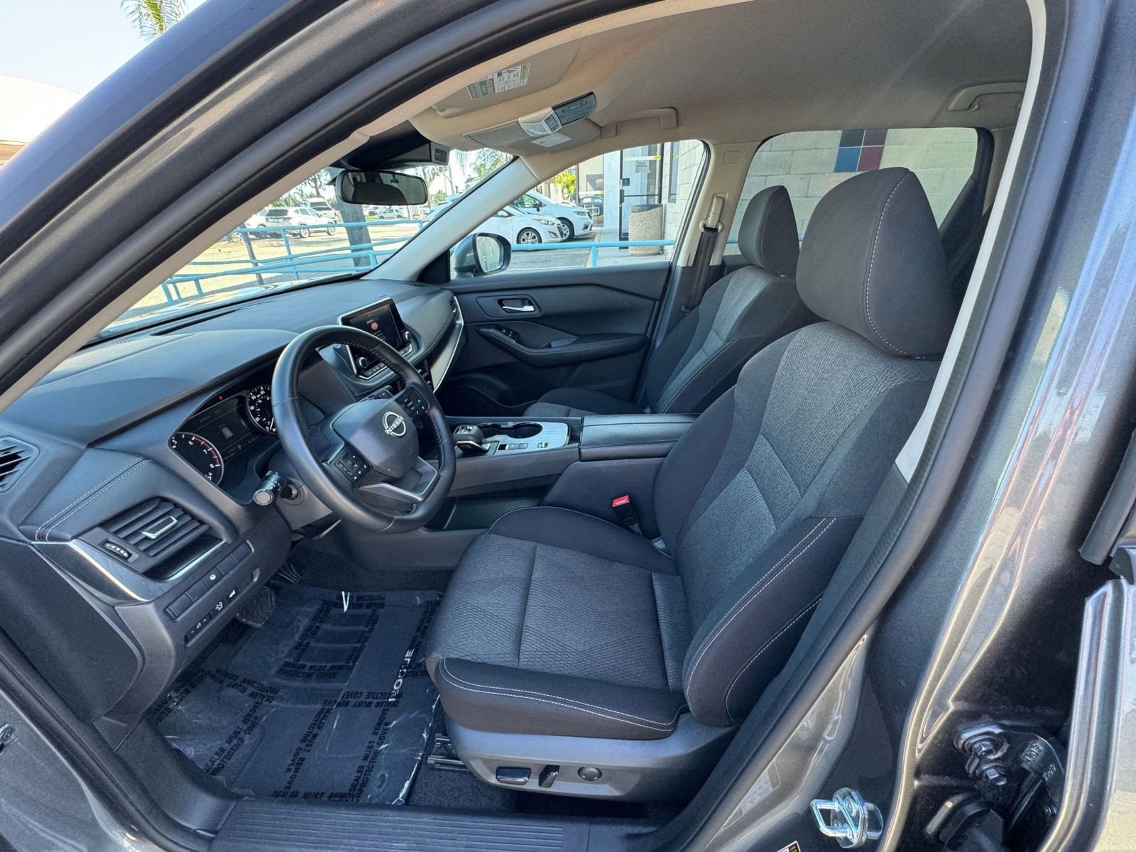 Used 2025 Nissan Rogue SV FWD image 29