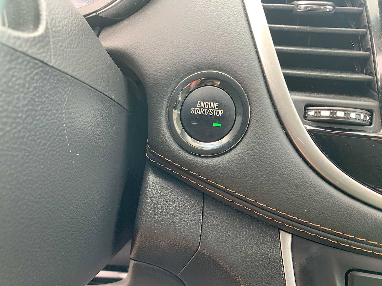 Certified 2022 Chevrolet Trax LT w/ Midnight Edition image 16