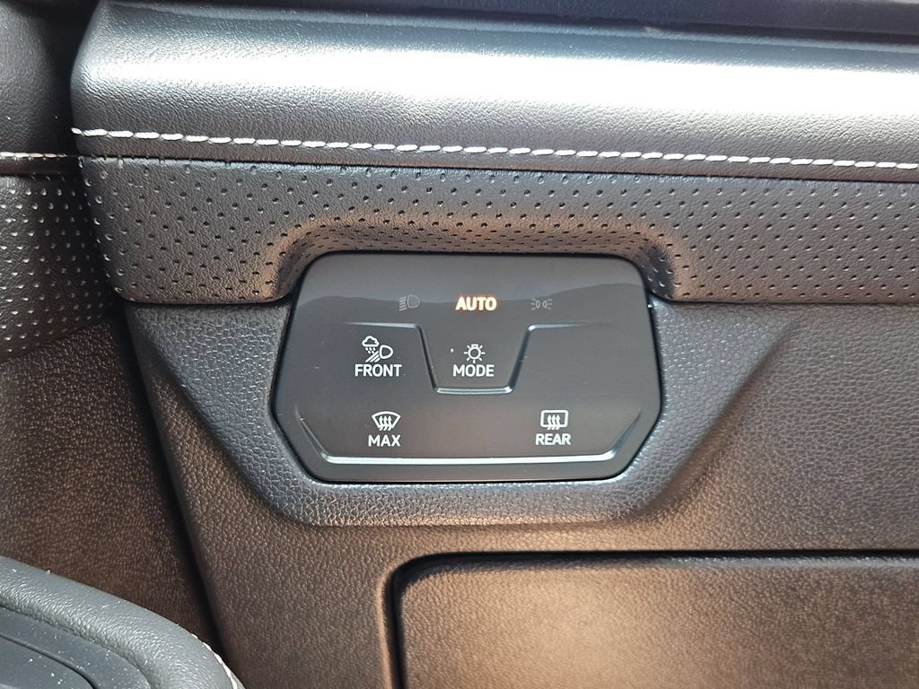 Used 2025 Volkswagen Atlas SE FWD image 21