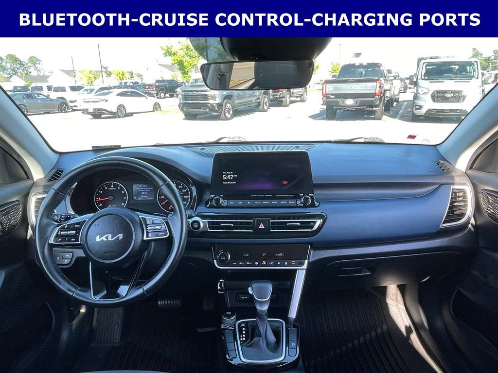 Used 2023 Kia Seltos S w/ Navigation Package FWD image 11