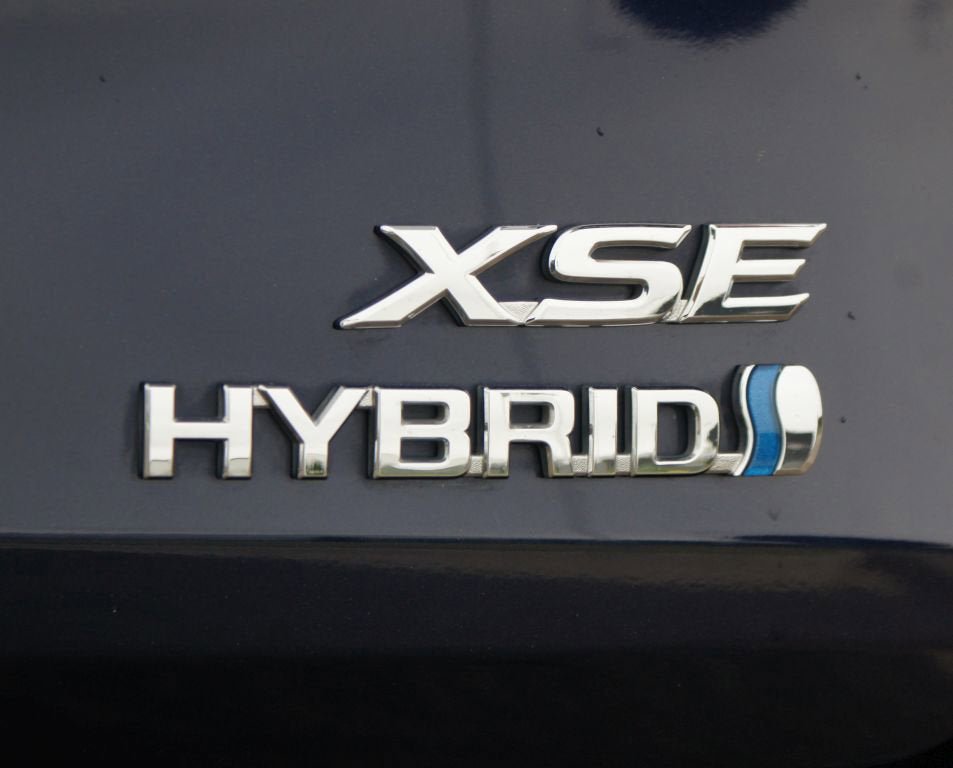 Used 2023 Toyota Sienna XSE FWD image 19