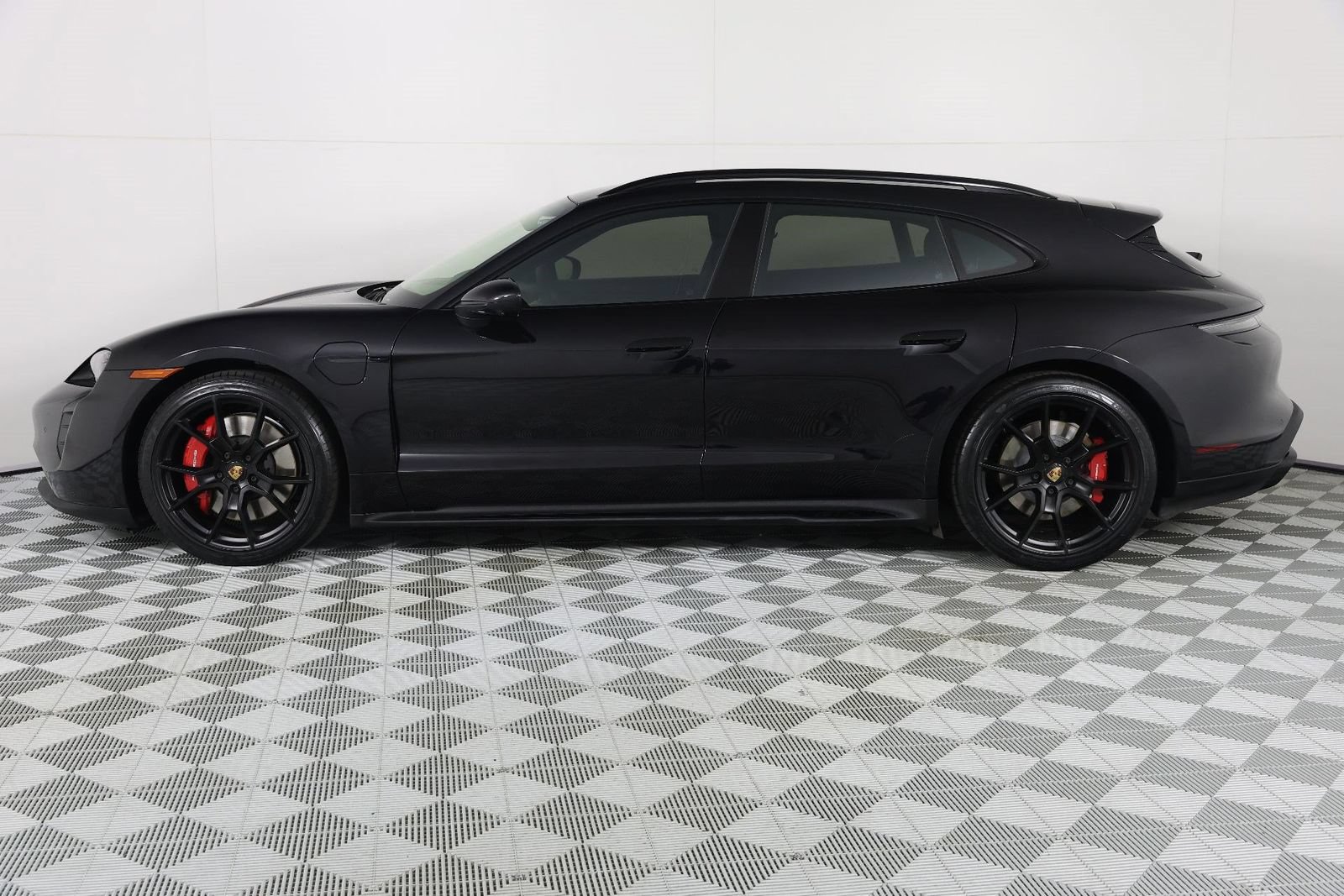 Certified 2024 Porsche Taycan GTS AWD/4WD image 2