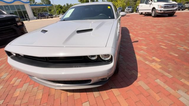 Used 2022 Dodge Challenger SXT w/ Driver Convenience Group RWD image 4