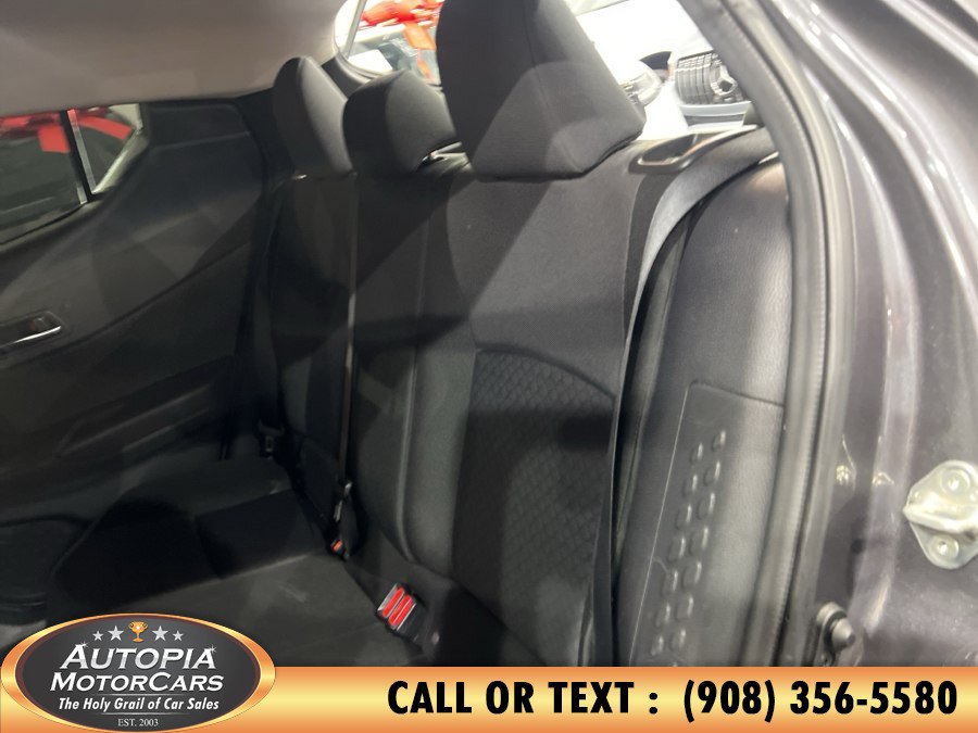 Used 2022 Toyota C-HR XLE FWD image 17