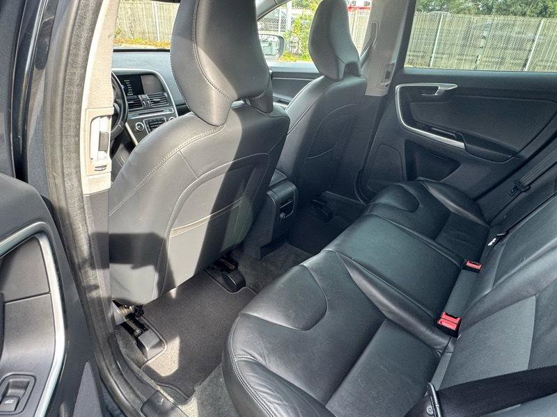 Used 2015 Volvo XC60 T5 Premier w/ Proximity Package FWD image 18