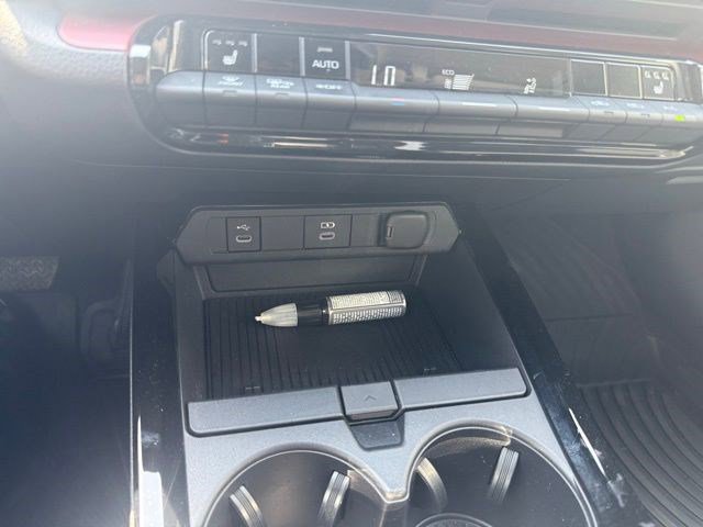 Used 2024 Toyota Prius Prime XSE Premium image 17