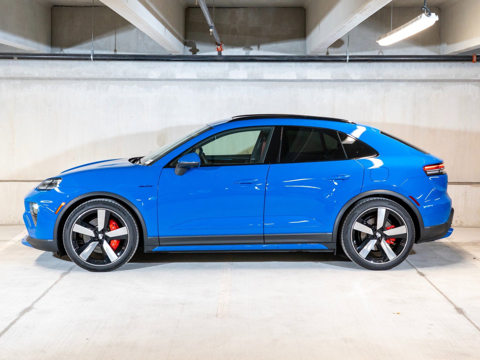 New 2026 Porsche Macan 4S Electric AWD/4WD image 2
