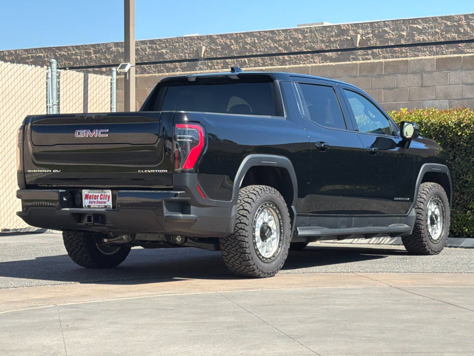 New 2026 GMC Sierra EV Elevation AWD/4WD video 4
