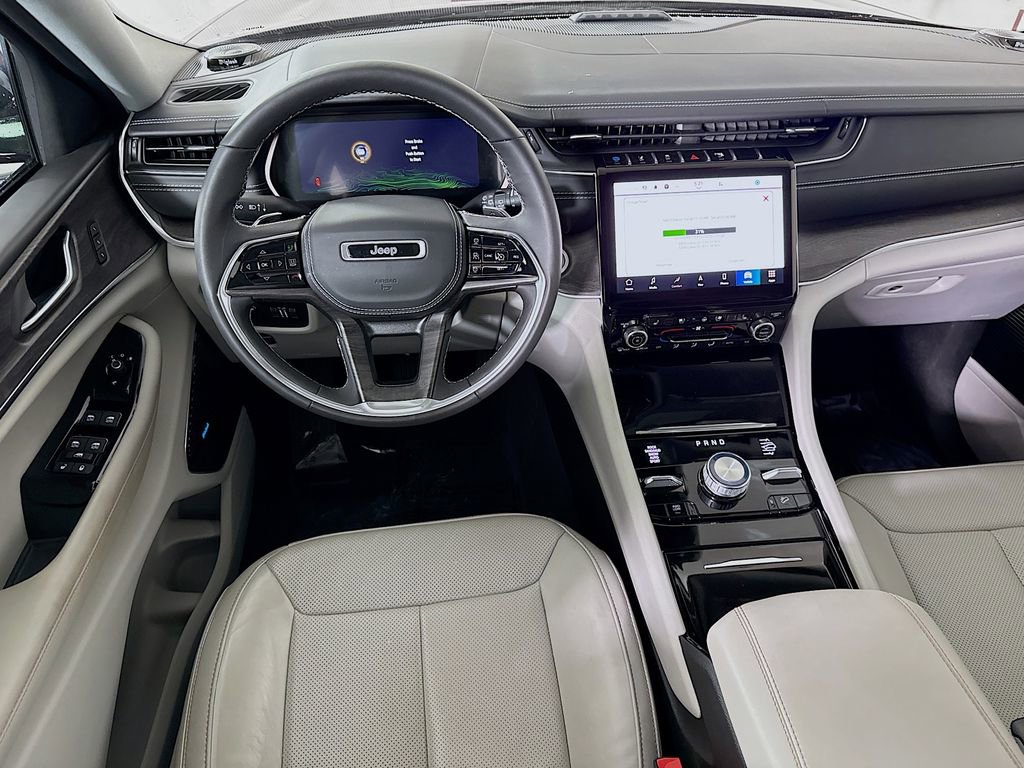 Used 2022 Jeep Grand Cherokee Overland image 4