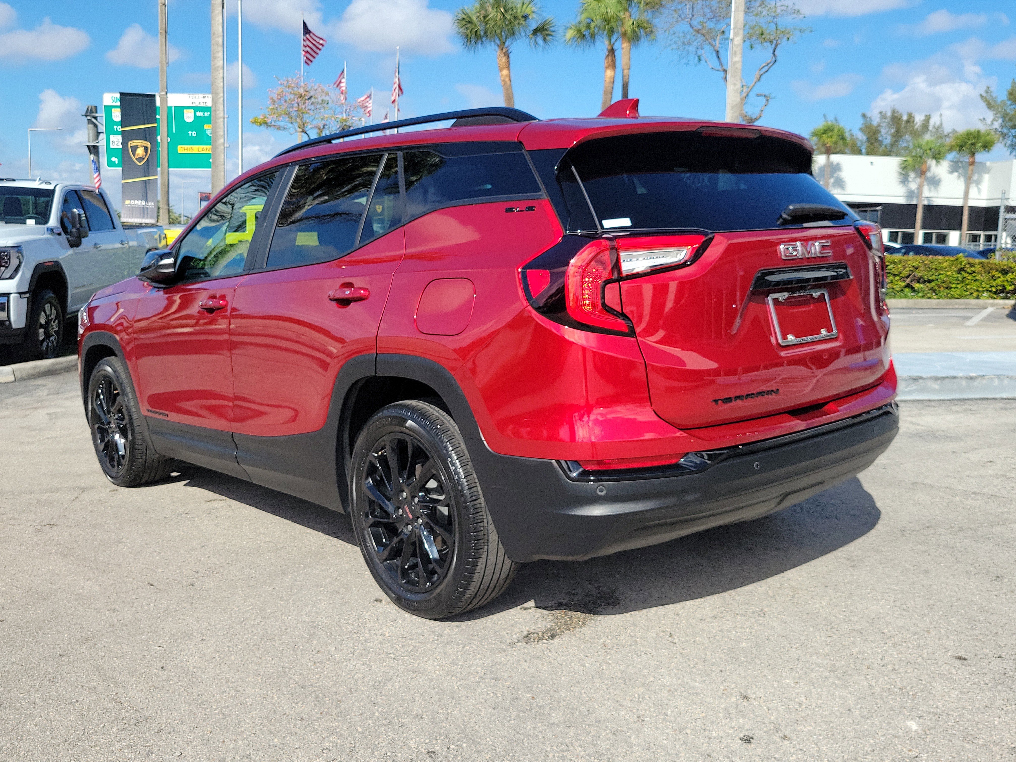 Used 2023 GMC Terrain SLE w/ Driver Convenience Package image 7