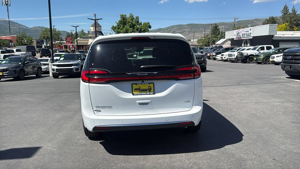 New 2027 Chrysler Pacifica Select AWD/4WD image 6