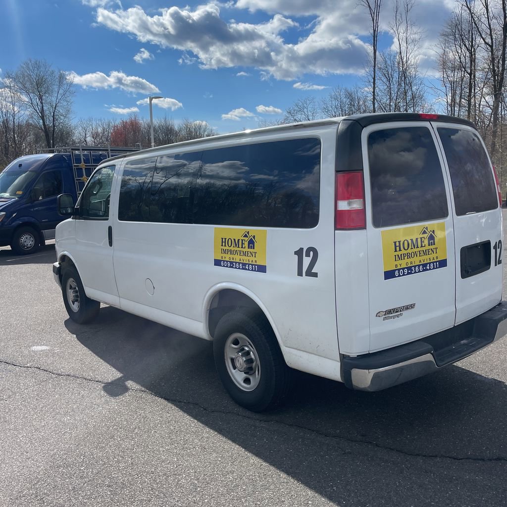 Used 2018 Chevrolet Express 3500 LT w/ LT Preferred Equipment Group RWD image 6