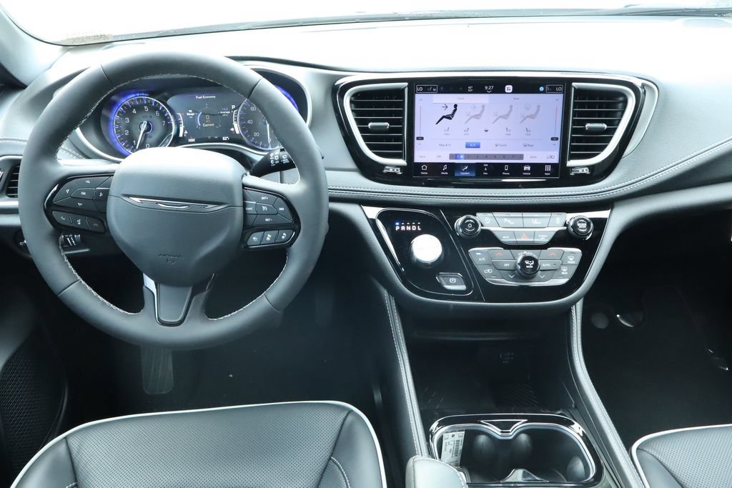 New 2027 Chrysler Pacifica Limited AWD/4WD image 23