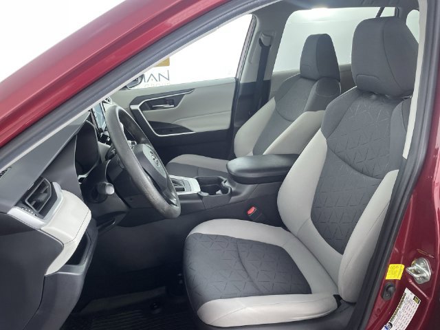 Used 2021 Toyota RAV4 XLE AWD/4WD image 18