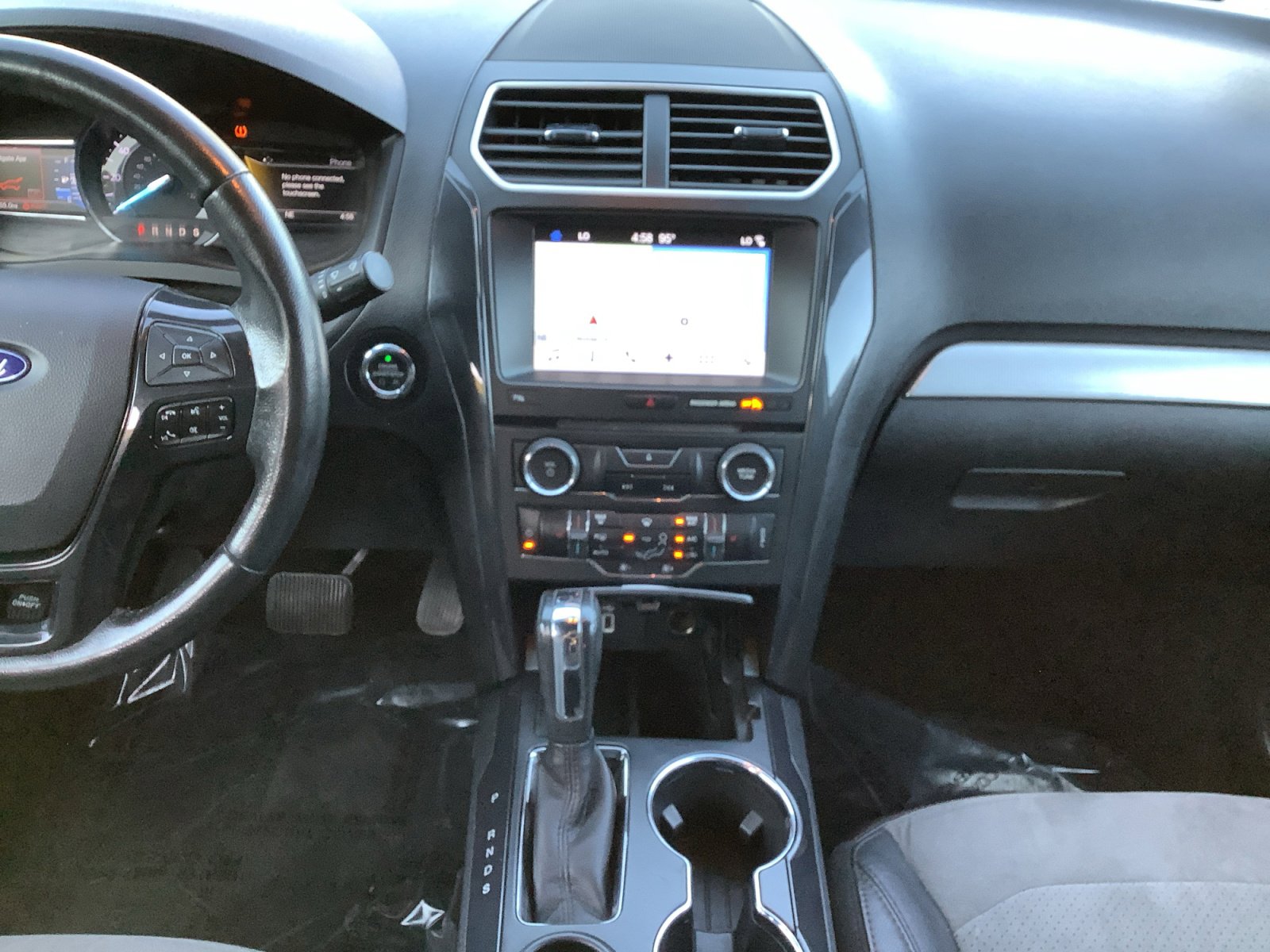 Used 2017 Ford Explorer XLT w/ Equipment Group 202A FWD image 11