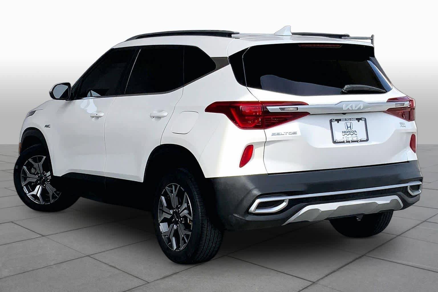 Used 2023 Kia Seltos EX AWD/4WD image 12