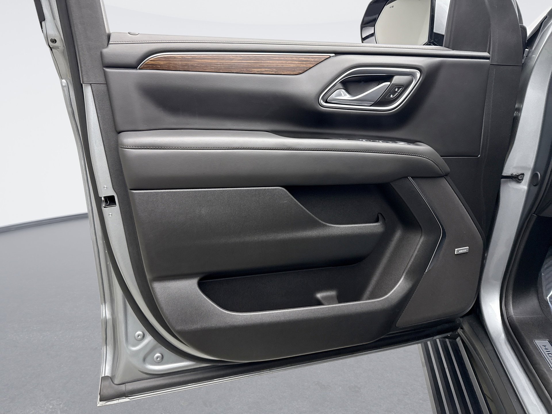 Used 2024 Chevrolet Tahoe High Country image 9