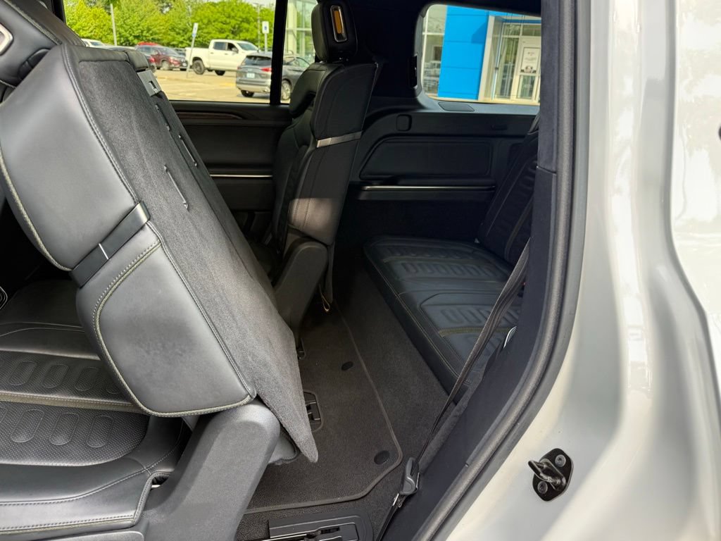 Used 2023 Rivian R1S Adventure AWD/4WD image 12