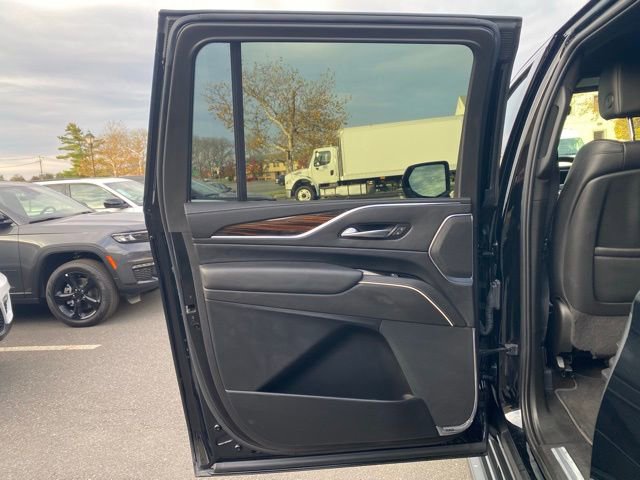 Used 2022 Cadillac Escalade ESV Luxury image 28