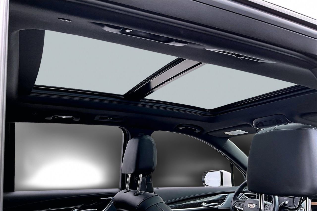 Used 2024 Cadillac XT6 Sport image 16