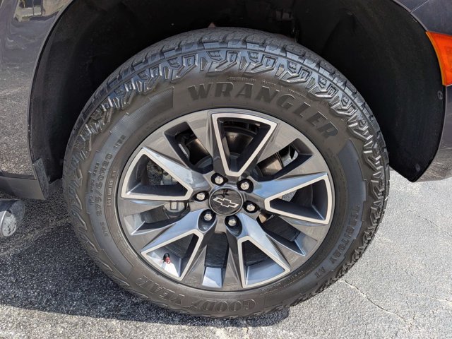Certified 2024 Chevrolet Tahoe Z71 w/ Luxury Package AWD/4WD image 12