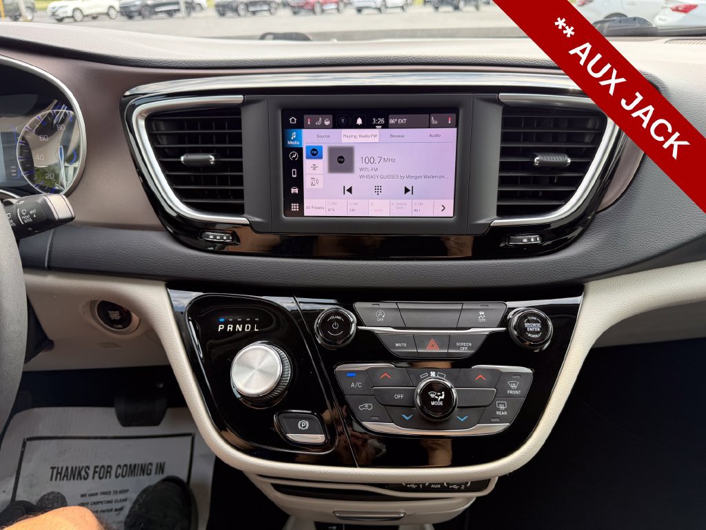 Used 2022 Chrysler Voyager LX FWD image 22