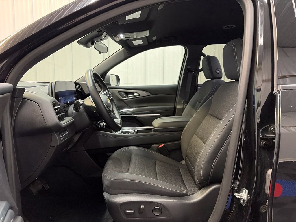 Used 2025 Chevrolet Traverse LT AWD/4WD image 14