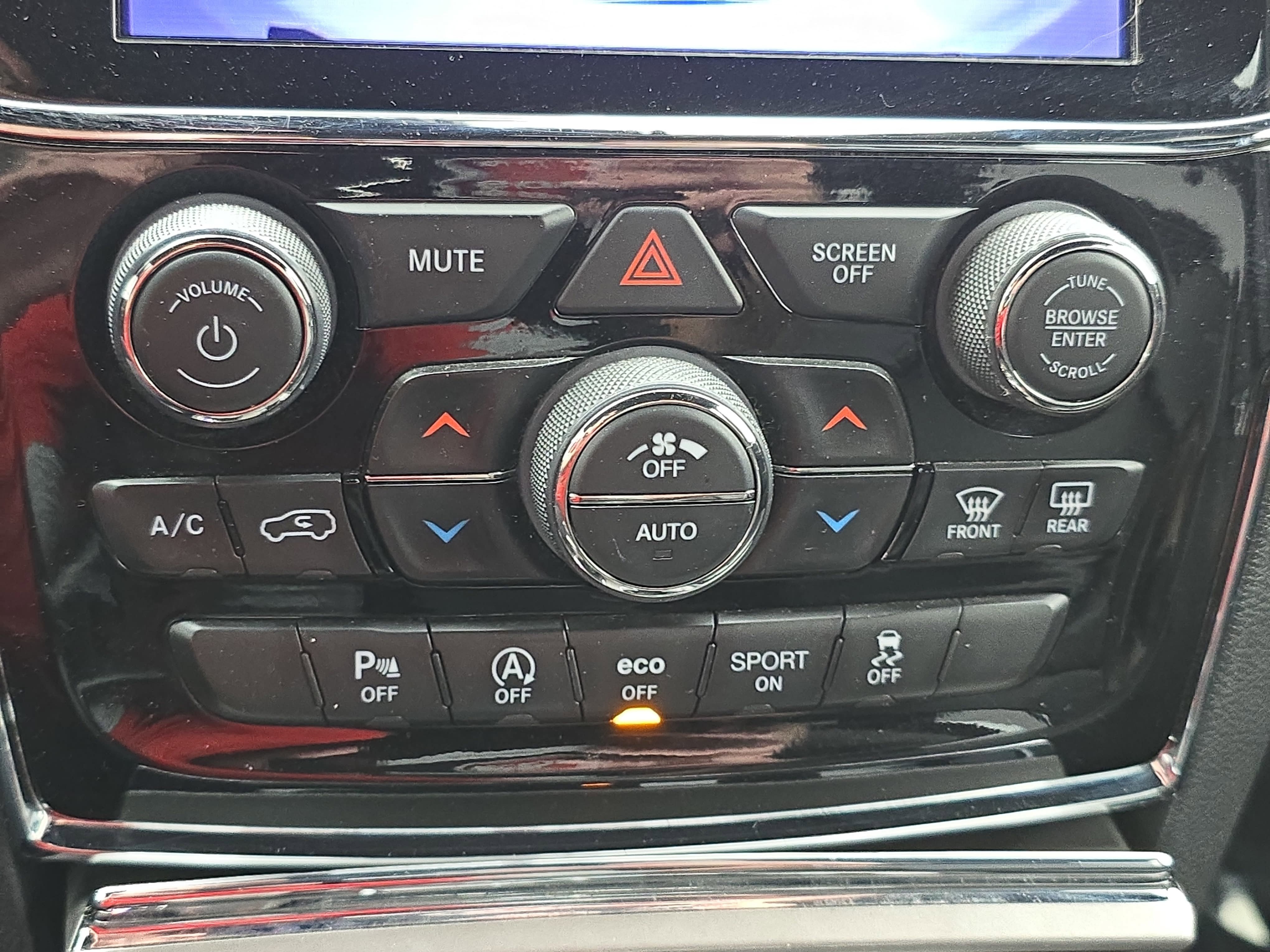 Used 2019 Jeep Grand Cherokee Limited AWD/4WD image 24