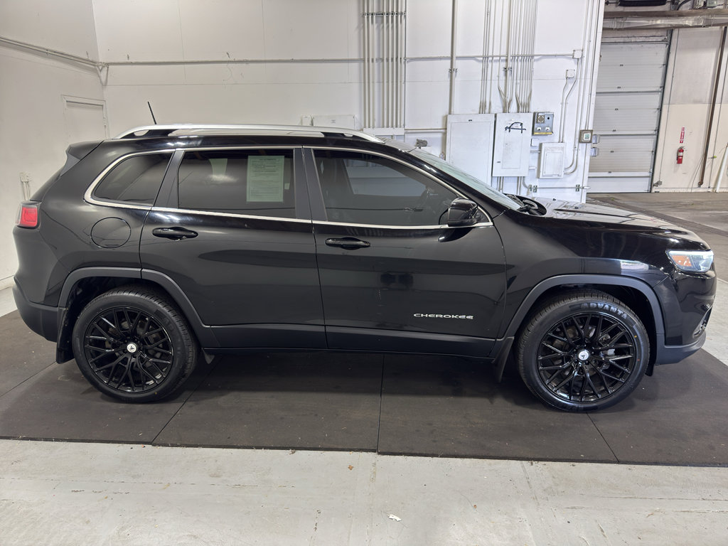 Used 2019 Jeep Cherokee Latitude Plus w/ Comfort/Convenience Group AWD/4WD image 22
