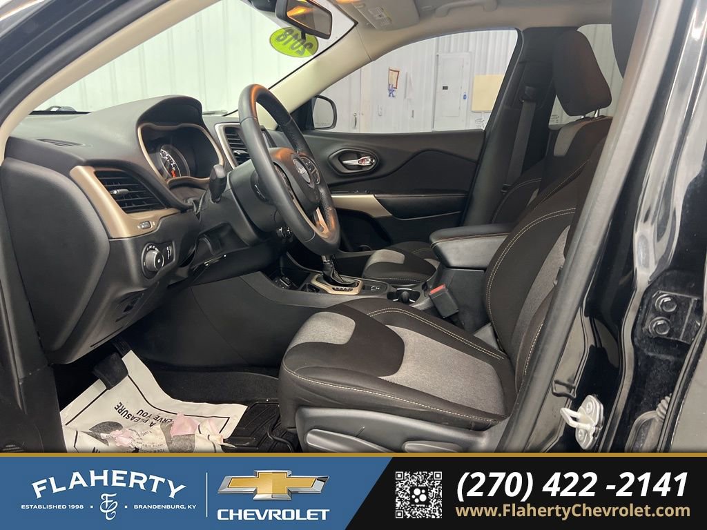 Used 2018 Jeep Cherokee Latitude w/ Altitude Package image 9