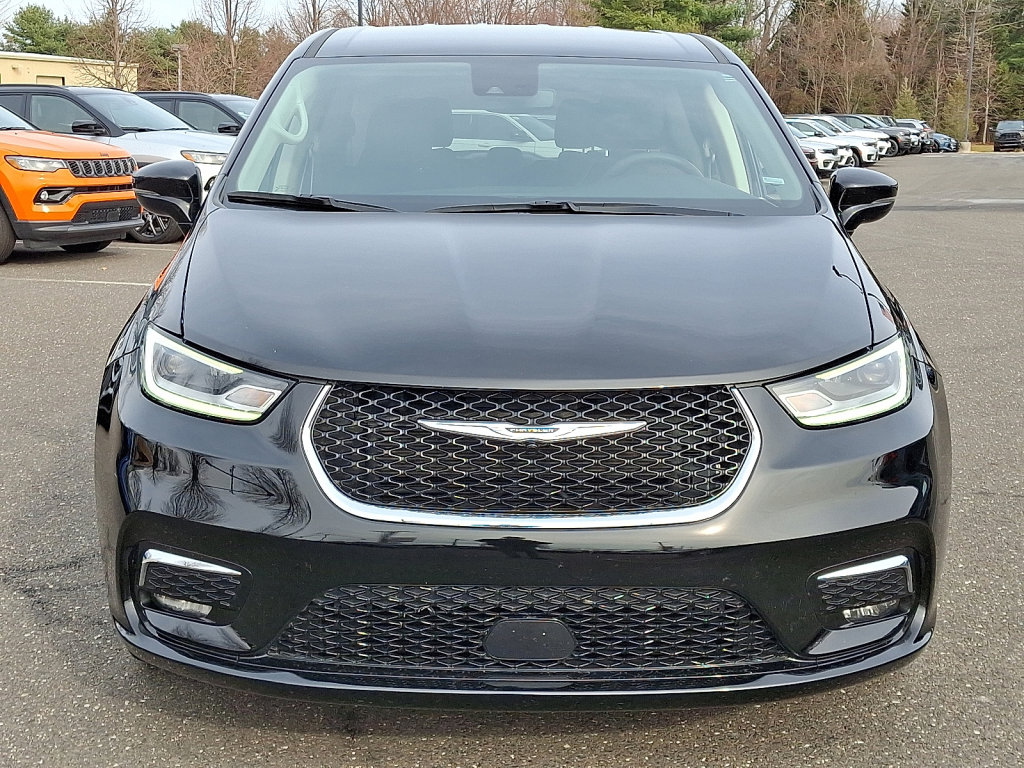 Used 2024 Chrysler Pacifica Touring-L image 8