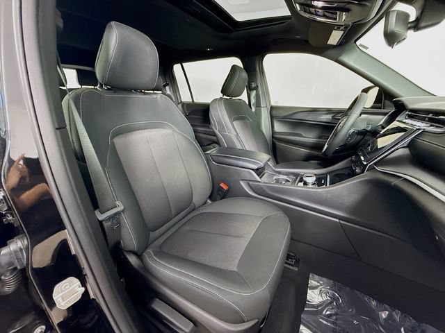 Used 2024 Jeep Grand Cherokee L Laredo RWD image 28