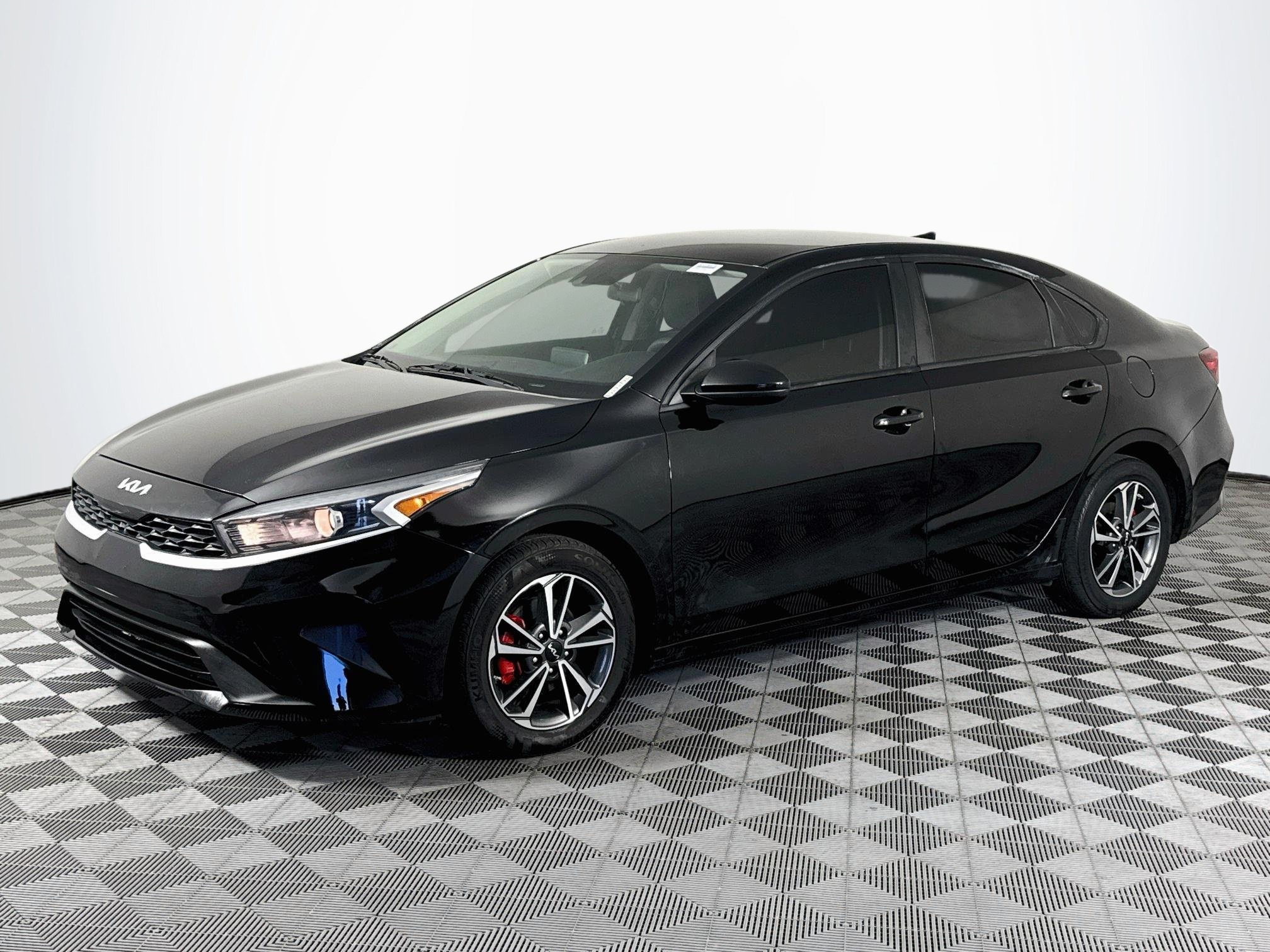 Used 2023 Kia Forte LXS FWD image 4