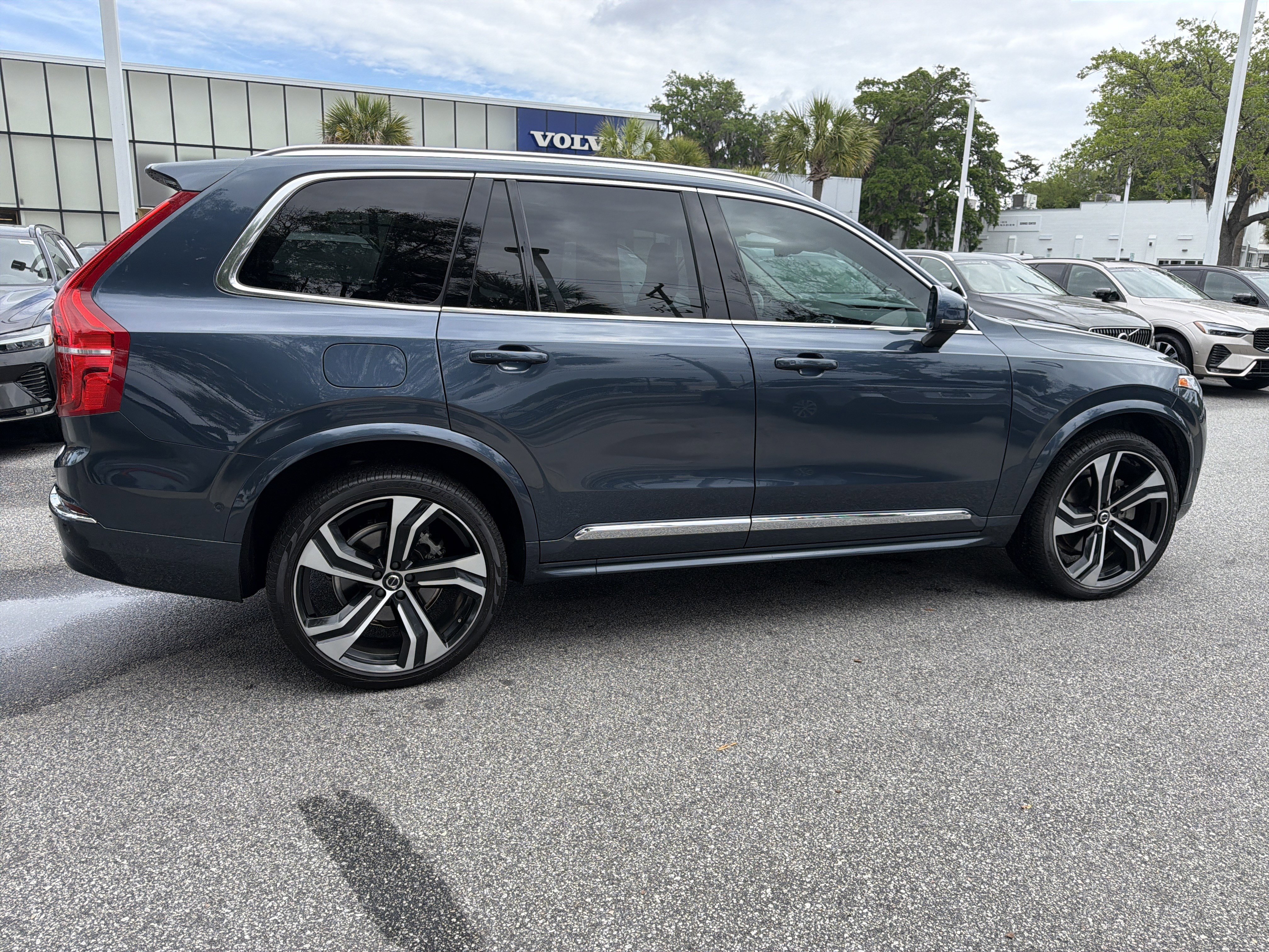 Used 2024 Volvo XC90 B6 Ultimate w/ Protection Package Premier AWD/4WD image 11