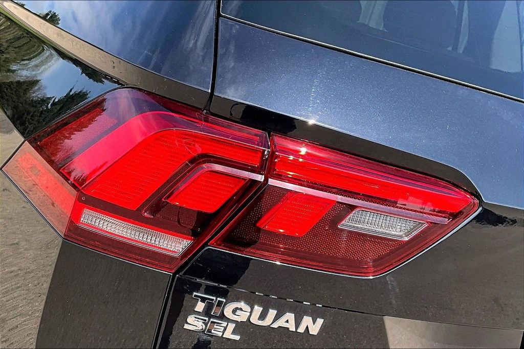 Used 2018 Volkswagen Tiguan SEL Premium image 23