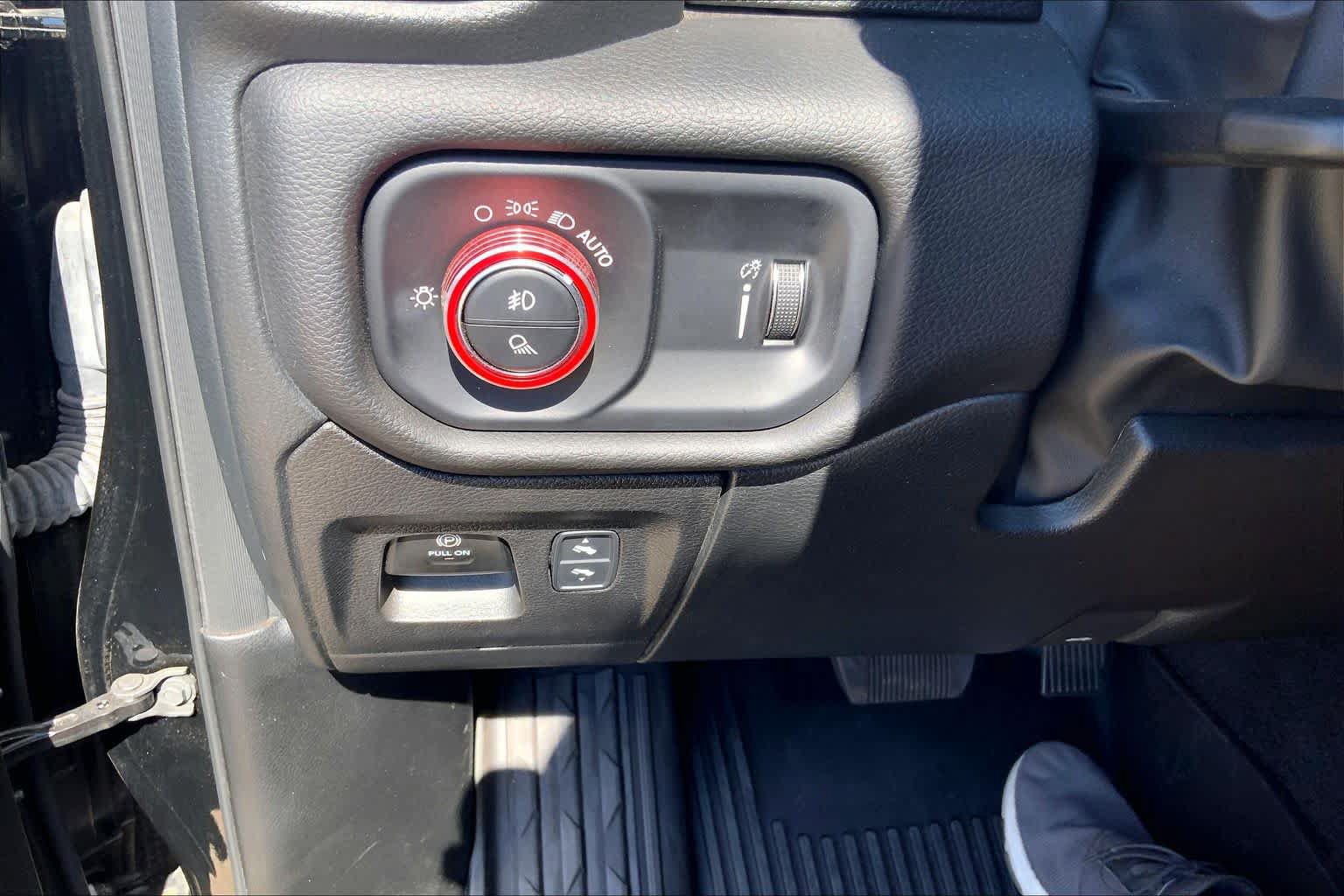 Used 2025 RAM 1500 Big Horn AWD/4WD image 32