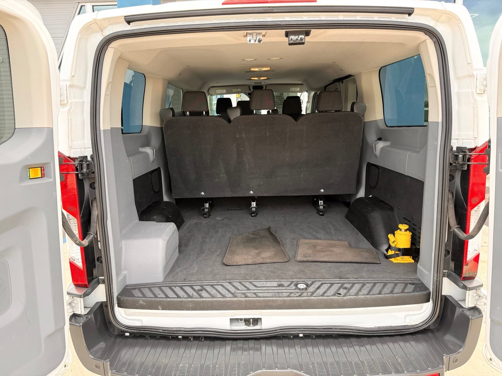 Used 2018 Ford Transit 150 XL RWD image 36