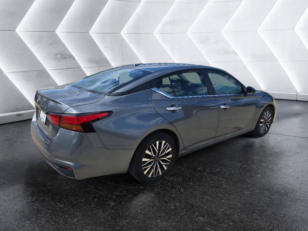 Used 2025 Nissan Altima 2.5 SV FWD image 5