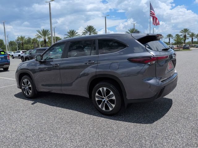 Certified 2024 Toyota Highlander XLE FWD image 6