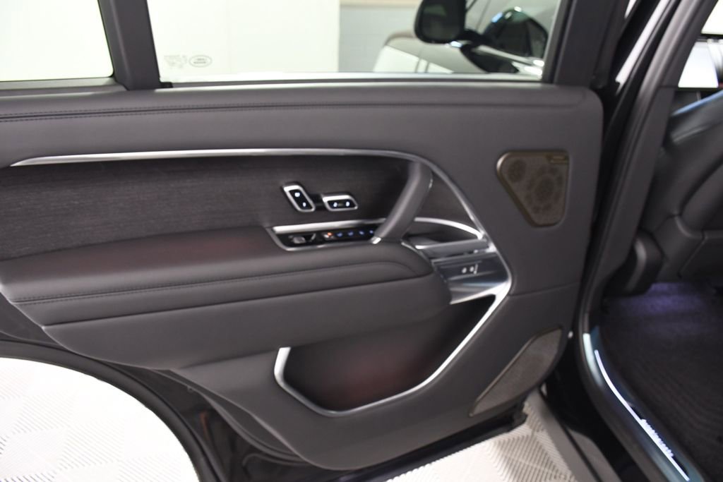Used 2025 Land Rover Range Rover Long Wheelbase Autobiography image 25