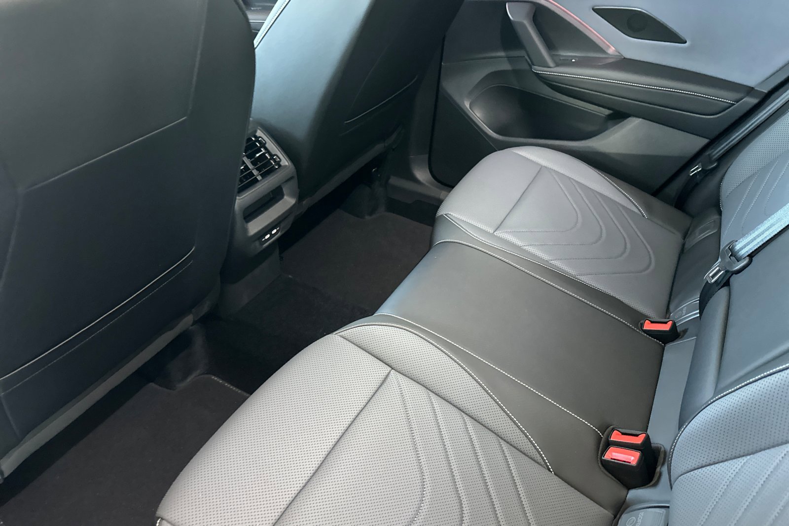 New 2025 Volkswagen Tiguan SE image 12
