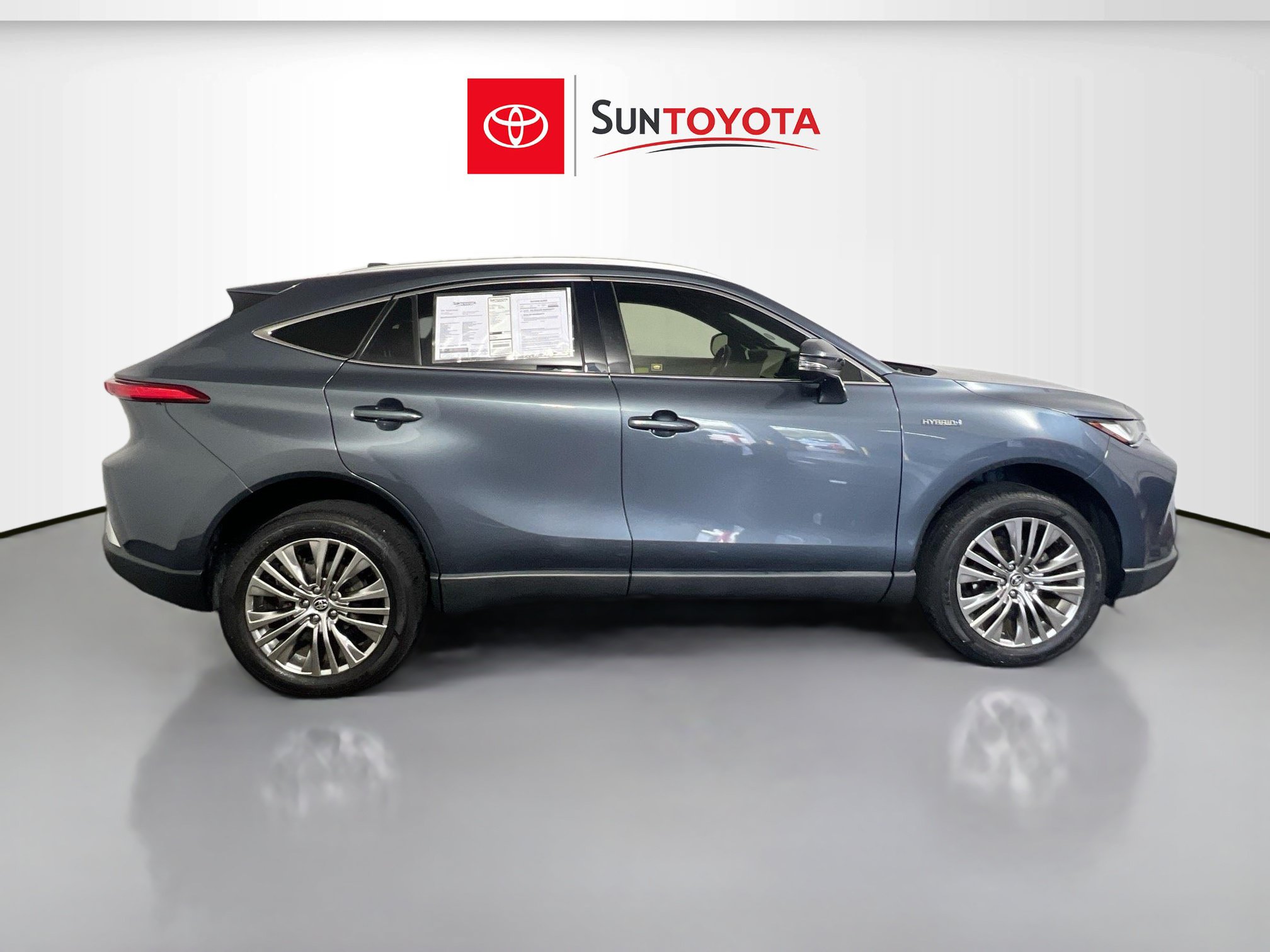 Used 2021 Toyota Venza Limited w/ Advanced Technology Package AWD/4WD image 2