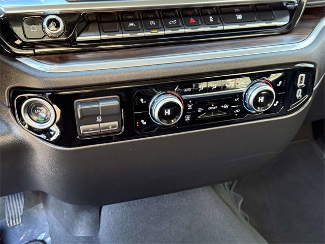 Certified 2025 GMC Sierra 1500 SLT image 16