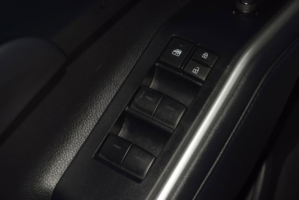 Used 2024 Toyota Highlander XLE AWD/4WD image 46