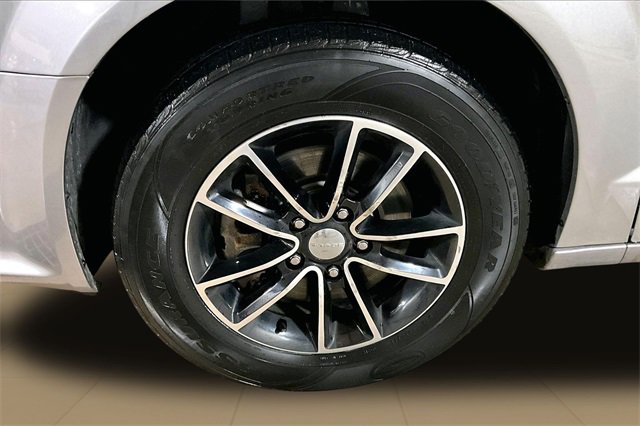 Used 2018 Dodge Grand Caravan SXT w/ Blacktop Package image 9