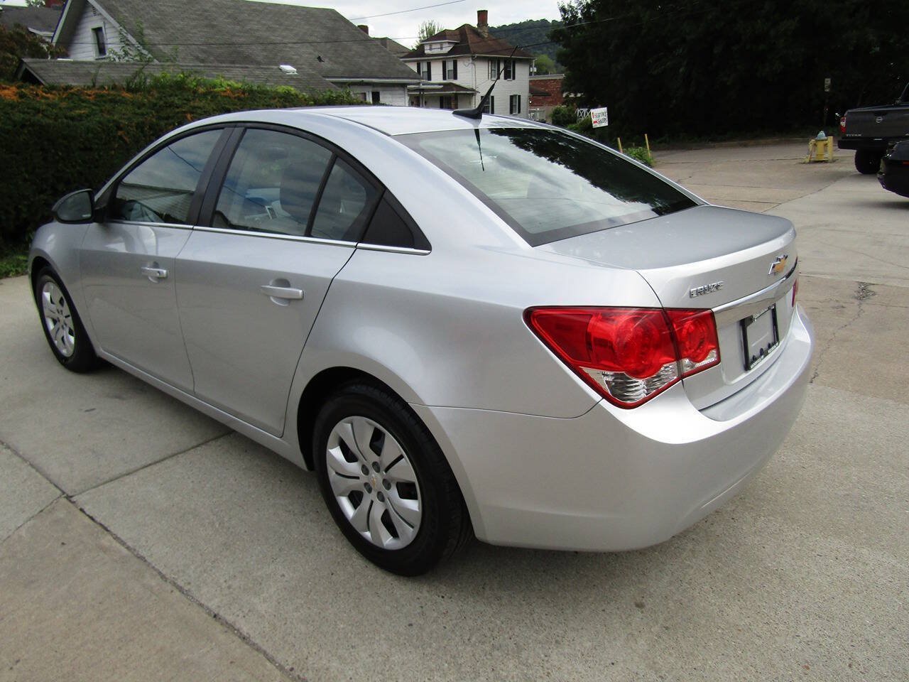 Used 2012 Chevrolet Cruze LS w/ Connectivity Package FWD image 7