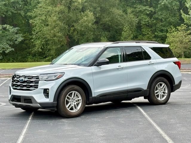 Used 2026 Ford Explorer Active w/ Active Comfort Package RWD image 2