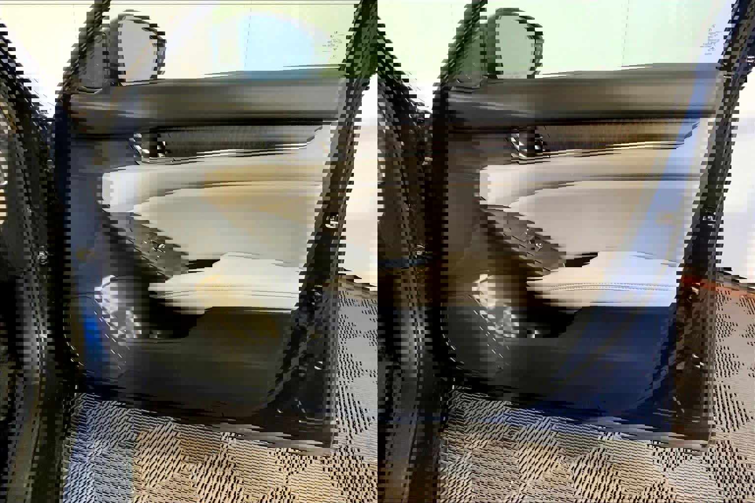 Used 2018 Honda Accord EX image 23