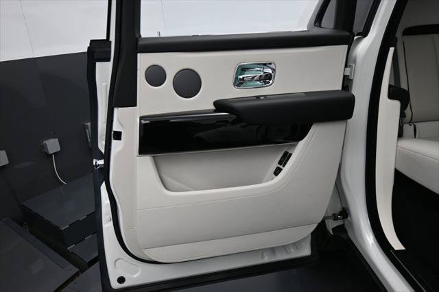 Certified 2022 Rolls-Royce Cullinan w/ Dark Exterior Package AWD/4WD image 28